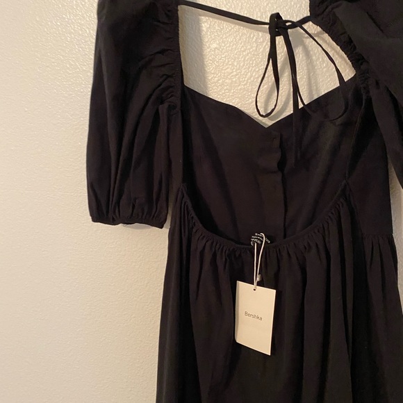 BERSHKA BUTTON DOWNTIERED POPLIN SMOCK DRESS IN BLACK - Picture 4 of 4